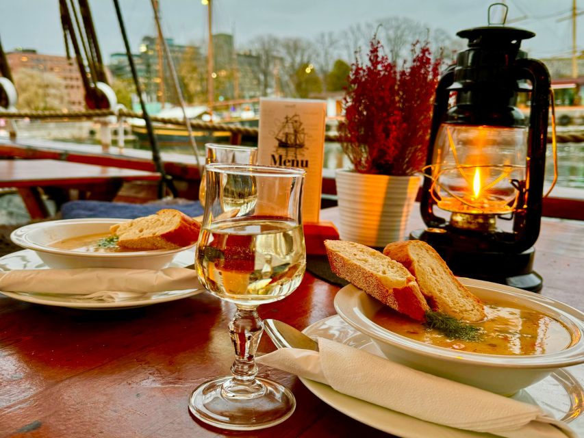 Oslo: Skyline in Winter With Fish Soup Cruise - Fish Soup, Fresh Bread, and Why This Meal Works in Cold Weather
