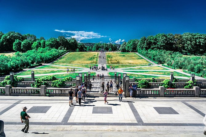 Oslo & Vigeland Park Private Walking Tour - Oslo City Hall: art and working life behind the official buildings