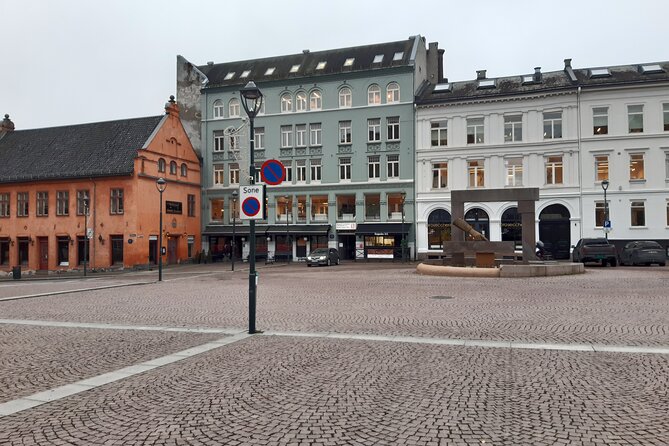 Oslo Viking Quest: Exploration Game and Tour - Nils Sigurd Aas, Royal Palace, and the University: art, royalty, and institutions