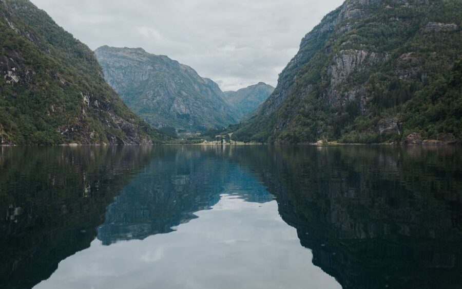 Øystese: Hardangerfjord RIB safari to the Fyksesund branch - Value for a one-hour fjord hit: why this tour can be smarter than longer cruises