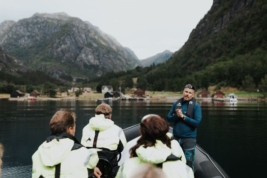 Øystese: Hardangerfjord RIB safari to the Fyksesund branch - Kvamsøy stop: the short fuel break that teaches you how to see