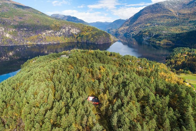 Private Fjordcruise by Luxury Pontoon Boat - Bergen Fjords - Guides Tor, Bjørn, and Ragnar, and stories that fit the water