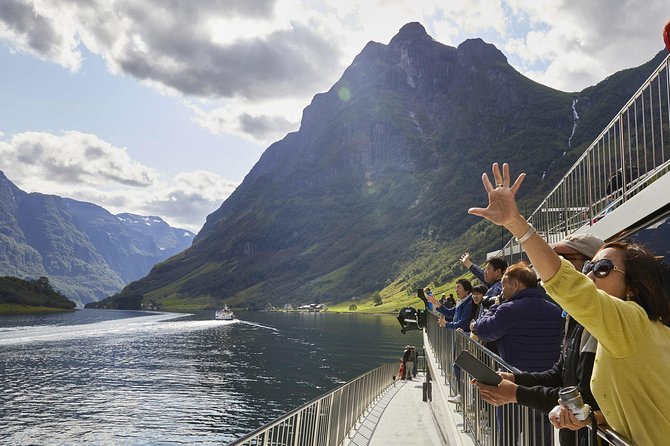 Private guided, Bergen to Oslo - Nærøyfjord Cruise & Flåm Railway - Aurlandsfjord timing: quiet fjord views with less pressure