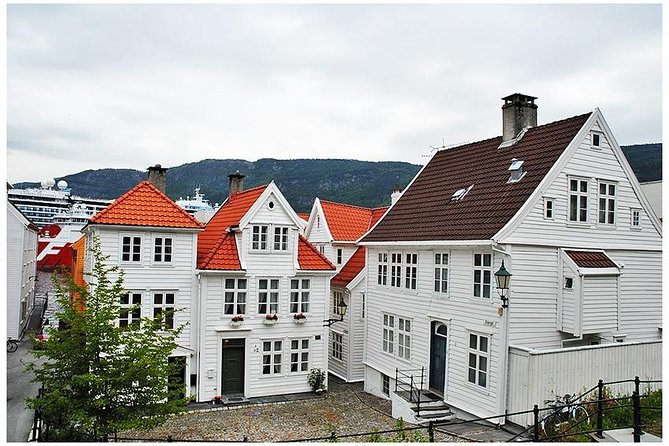 Private Guided City Sightseeing - Bergens Top Attractions - Gamlehaugen: royal residence grounds, from farm history to state ownership
