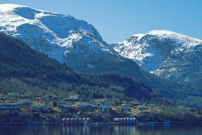 PRIVATE GUIDED TOUR: Folgefonna Glacier roundtrip from Bergen, 8 hours - Picnic lunch and glacier hike options: decide how active you want to be