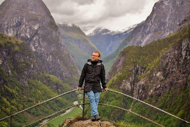 PRIVATE GUIDED TOUR: Norway's Highlights – Viking Special, 11-12 hours – WINTER - Flåm time, plus Stegastein for the big view