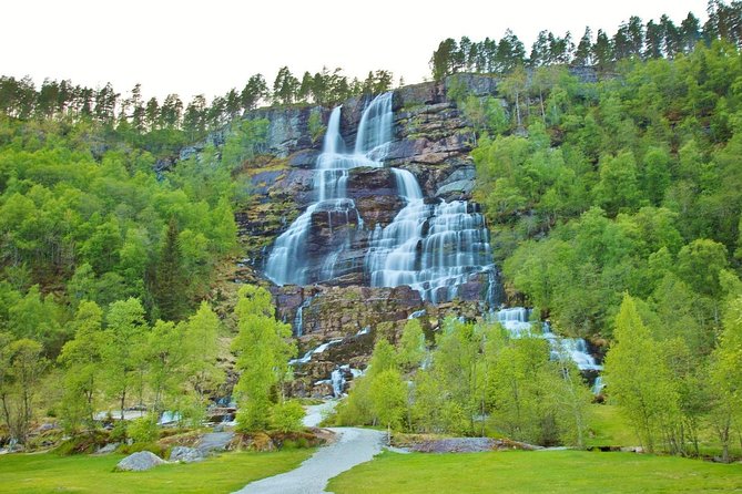 PRIVATE GUIDED TOUR: Norway's Highlights–Viking Special, 11 h - Why this Bergen to Viking Special day feels like the smart move