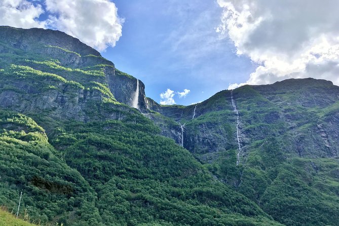 PRIVATE GUIDED TOUR: Norway's Highlights–Viking Special, 11 h - The Nærøyfjord puzzle: cruising is the heart, but it needs planning