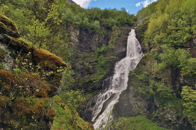 PRIVATE GUIDED TOUR: Norway's Highlights–Viking Special, 11 h - Back through Voss and a possible cable car to Mount Hangur