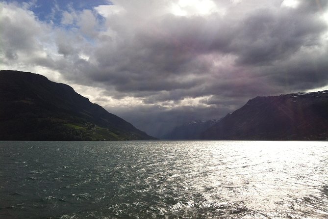 PRIVATE GUIDED TOUR: Queen of the Fjords - tour from Bergen, 6 hours - Bergen to the fjords: the gateway story starts immediately