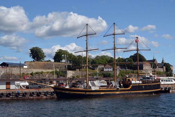 Private Oslo Tour with a Local, Highlights & Hidden Gems, 100% Personalised - Skirting a medieval fortress and heading toward the harbor