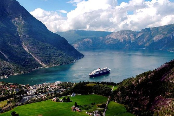 Private tour - Hardangerfjord, Voss Gondola & 4 Great Waterfalls - Voss: adventure town vibes, then the Gondola to Hanguren