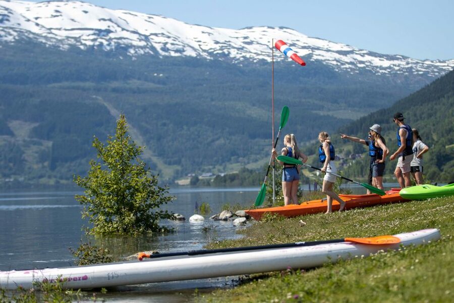 Rental - Sea Kayak - First strokes on Lake Vangsvatnet: what the rental day feels like