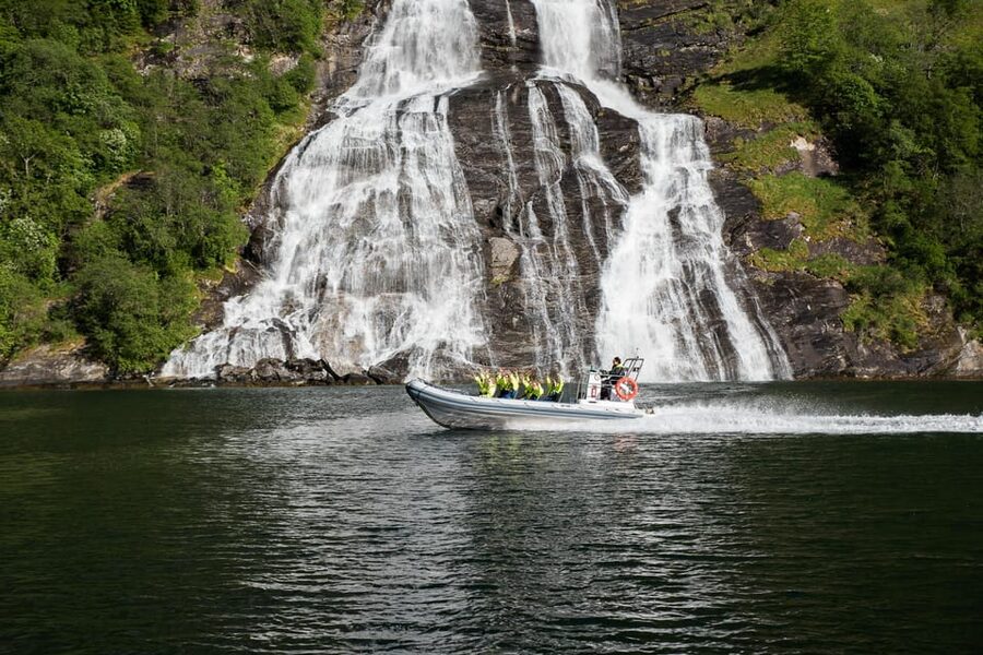 RIB Geiranger - Fjordsafari - Seven Sisters and Friaren: getting close enough to taste it
