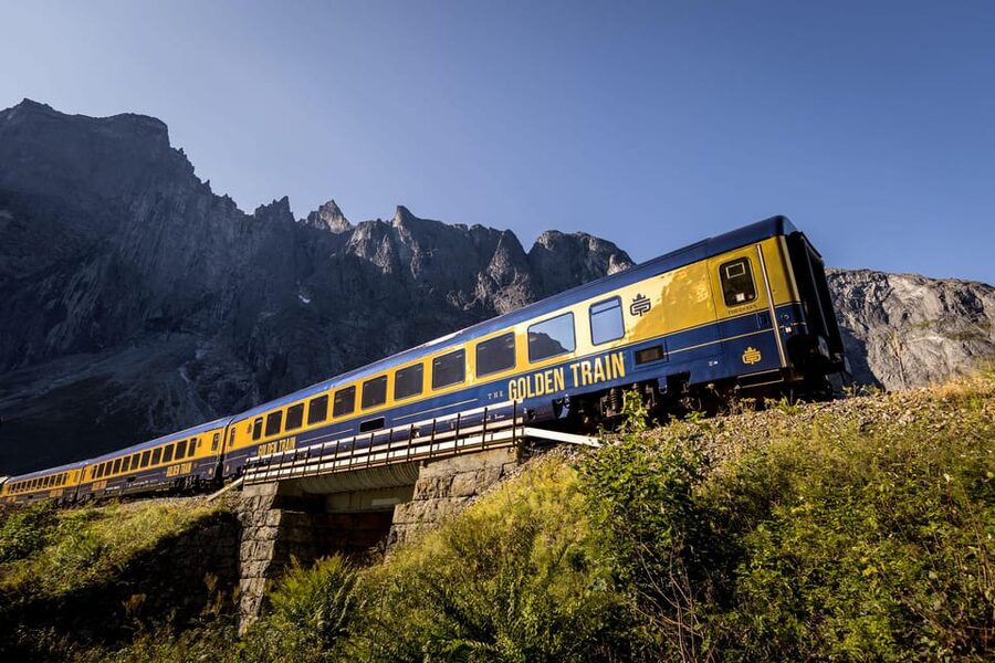 Romsdalen: Rauma Railway Golden Train with Guide - Return to Åndalsnes: Seat Choice and Getting Views on Both Sides