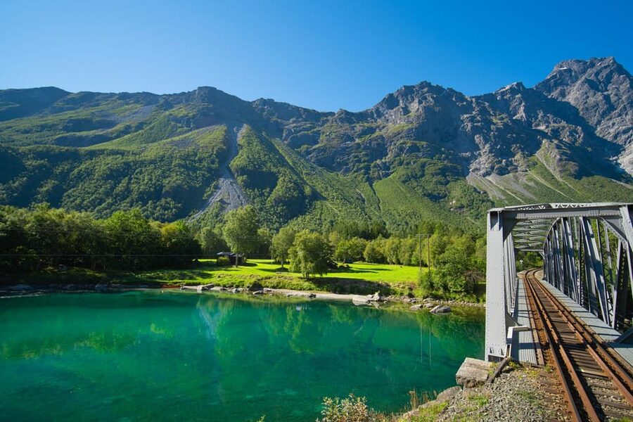 Romsdalen: Rauma Railway Golden Train with Guide - Kylling Bridge: The Norway Photo Moment You Should Prepare For