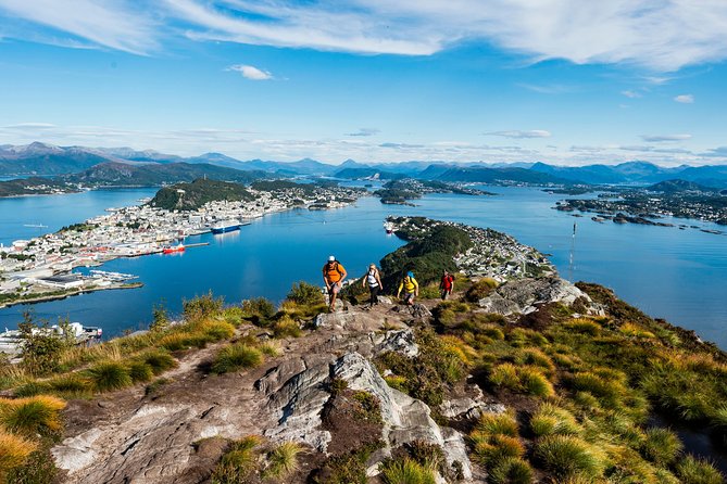 Seakayak And Hike in Ålesund - Kayaking Through Brosundet, Aspevågen, and Slinnings Point