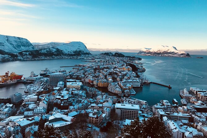 Shore Excursions Ålesund: Highlights Ålesund & Islands - Getting there: rutebilstasjon, cruise pickup, and the first 10 minutes that matter