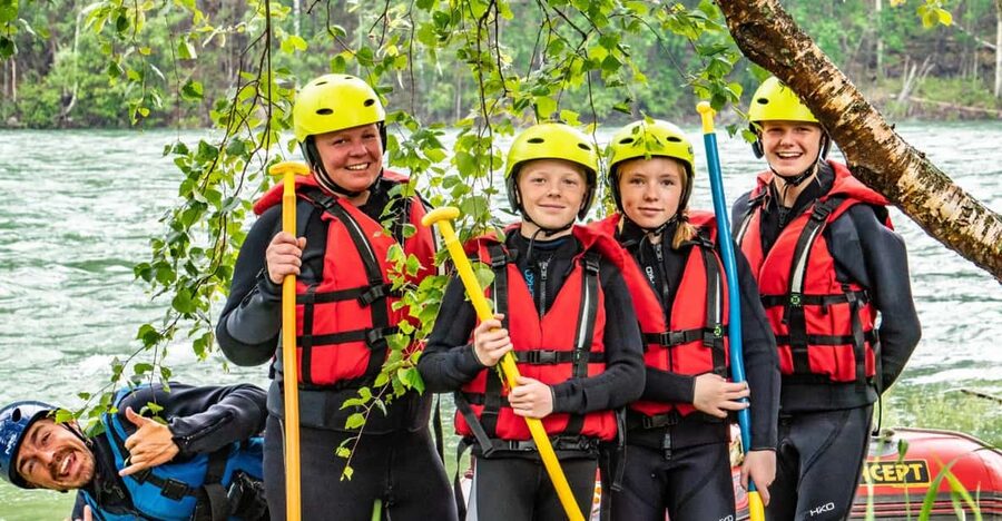 Sjoa: Rafting Adventure for Families - Swimming breaks and cliff jumping: the part kids remember