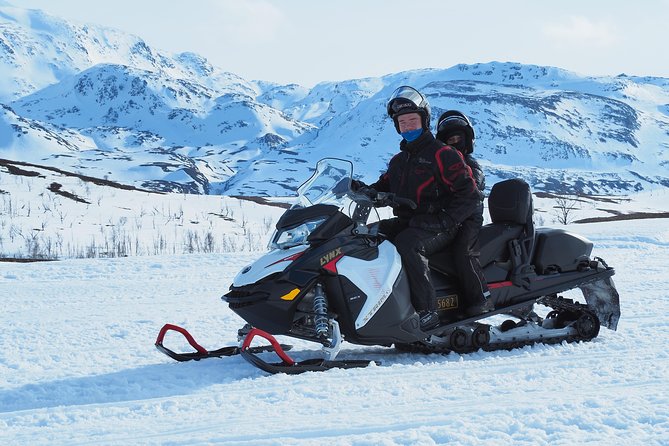Snowmobile safari in the mountain plateau of Finnmarksvidda - Training first, then freedom across Finnmarksvidda