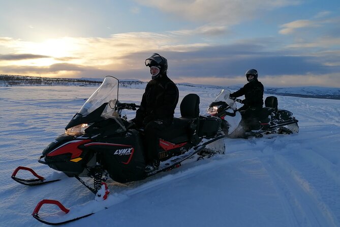 Snowmobile safari in the mountain plateau of Finnmarksvidda - Pace and excitement: who will love it, and who might not
