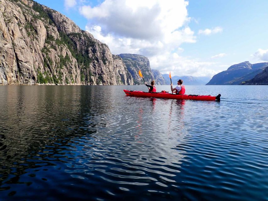 Stavanger: Guided Kayaking in Lysefjord - What the short on-foot segments are really for