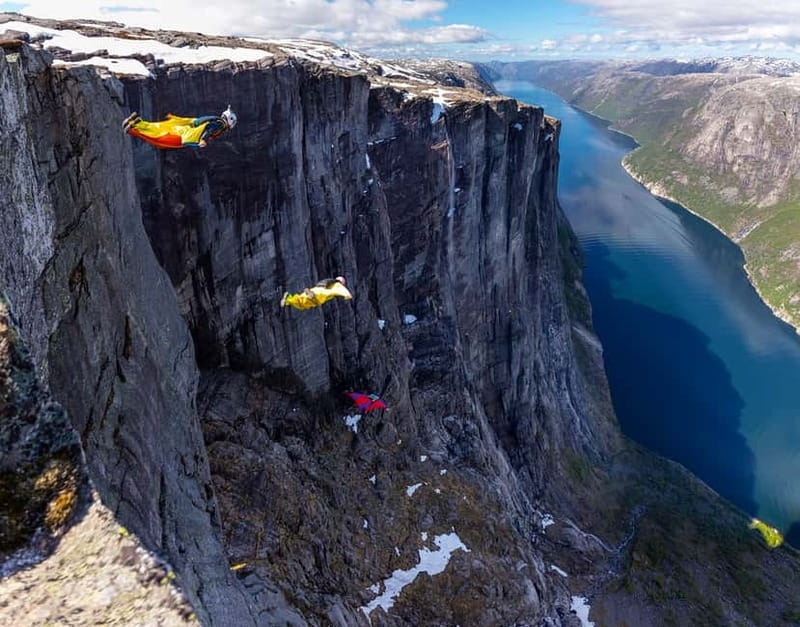 Stavanger: Kjerag Summer Hike with Packed Lunch - Cliffside reward: the Lysefjord panorama at about 1,000 meters