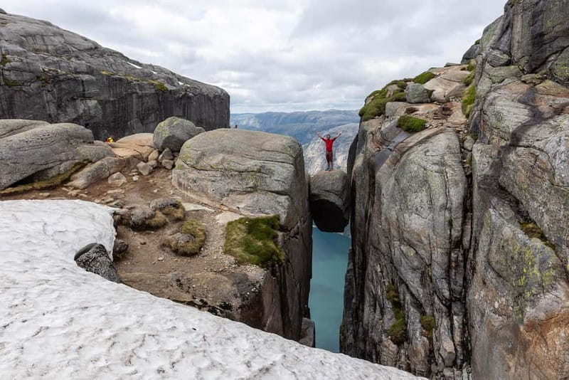 Stavanger: Kjerag Summer Hike with Packed Lunch - Stavanger pickup and the ride to Eagle’s Nest