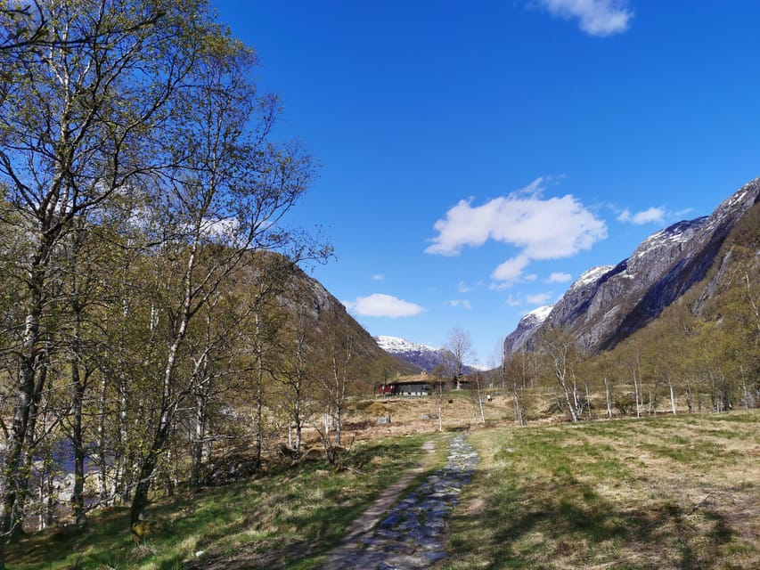 Stavanger: Månafossen photo adventure and raw nature - Månafossen: the 400-meter hike that earns the view