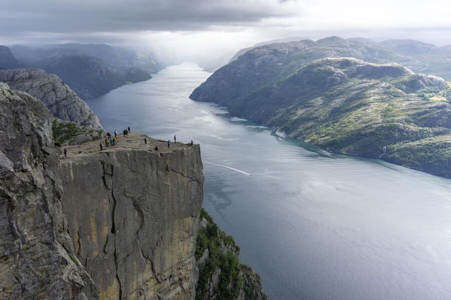 Stavanger: Preikestolen Classic Hike and Side Trail - Downhill matters too: heading back via the side trail value loop