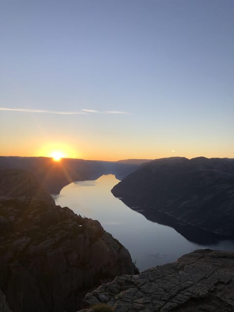 Stavanger: Preikestolen (Pulpit Rock) Guided Hike - The hike from the trail paths to the edge: what the trek actually feels like
