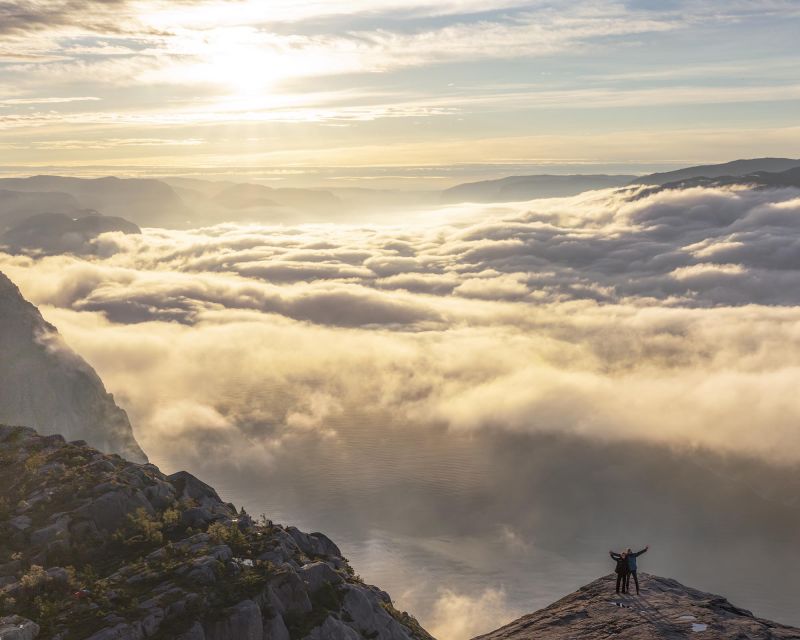 Stavanger: Preikestolen Sunrise Hike with Breakfast Buffet - Reaching the 604-meter cliff: first light over Lysefjorden