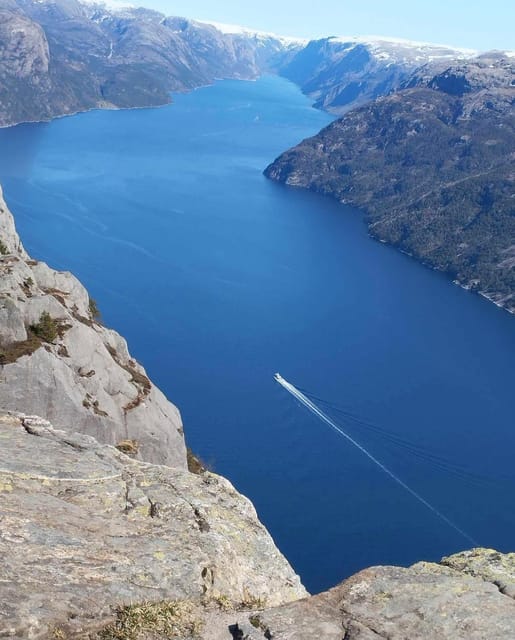 Stavanger: Preikestolen Tour with Guide and Pickup - The hike itself: what you should be ready for