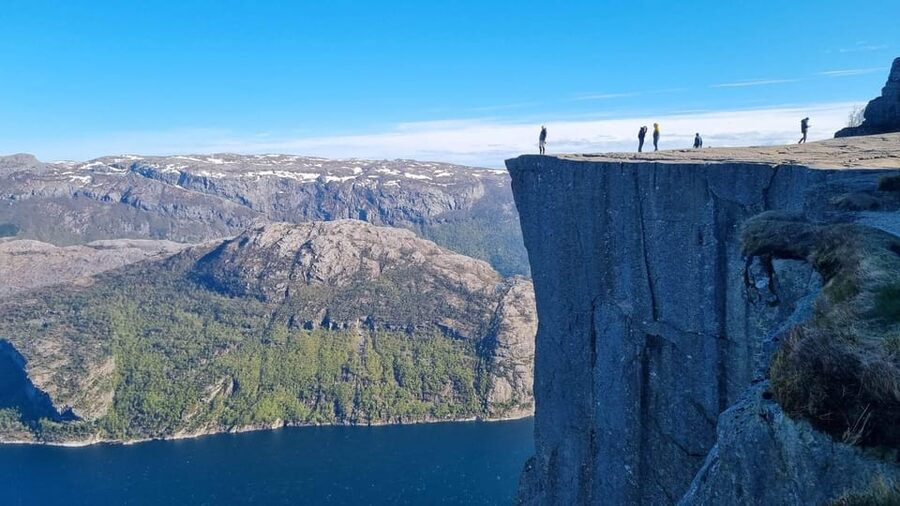 Stavanger: Preikestolen Tour with Guide and Pickup - The coach ride: what the guide gives you before the hike