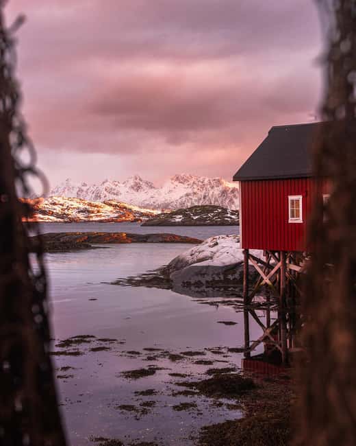 Svolvær and Henningsvær Sightseeing and History Tour - Where the tour starts: Svinøya’s fishing village, not the postcard version