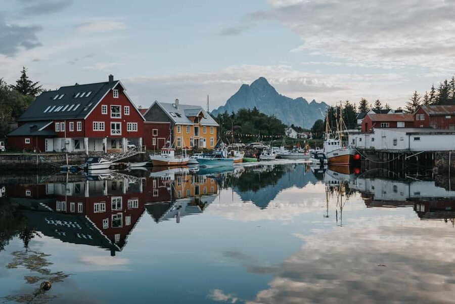 Svolvær: Lofoten Scenic Sightseeing Tour: Half day tour - Kabelvåg: wooden village vibes and the Kabelvåg Church stop