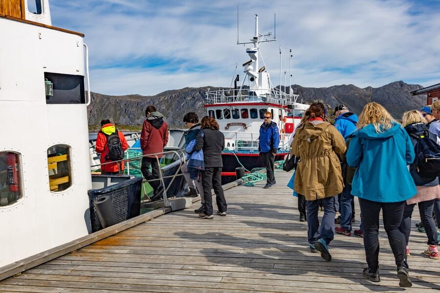 The Bird Safari Tour - Gjesvær fishing village: a quick Viking-era kind of pause
