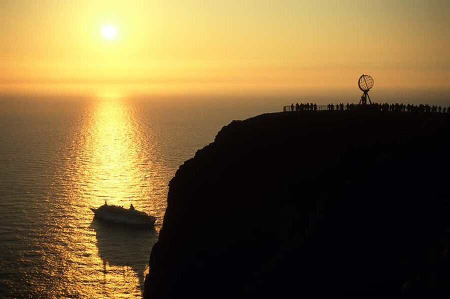 The North Cape Midnight Tour - Leaving Honningsvåg at midnight: the ride matters more than you think