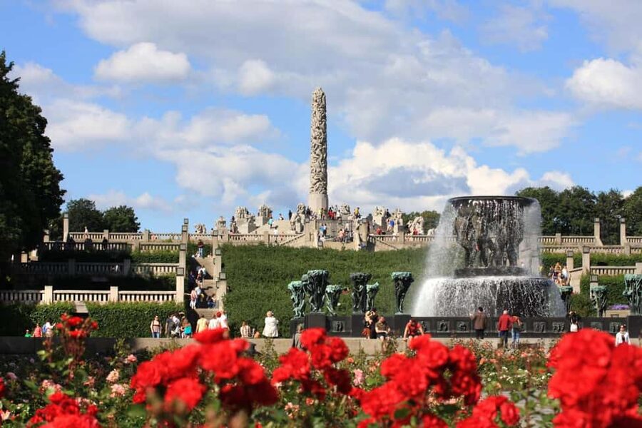The Vigeland Park in Oslo: Insta-Perfect Walk with a Local - Learning Vigeland’s vision while you actually look
