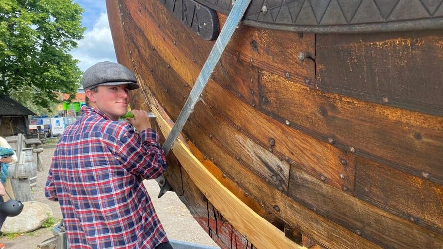 Tønsberg: Walk with a Viking - Guided Tour - Seeing Viking daily life through craft, myths, and real routines
