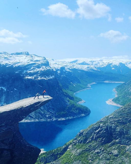 Trolltunga Helicopter & Waterfalss Sightseeing From Bergen - Skjervsfossen: A Calm Waterfall Stop That Builds Anticipation