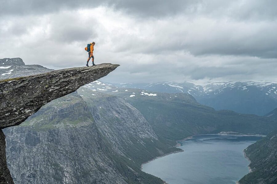 Trolltunga: Trolltunga Summer Hike - The long hike rhythm: snacks, viewpoints, and steady motivation