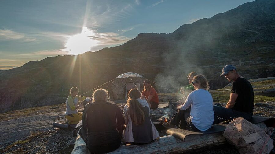 Trolltunga: Trolltunga Sunset Glamping - Getting to the trail start: P2 in Skjeggedal and shuttle to P3