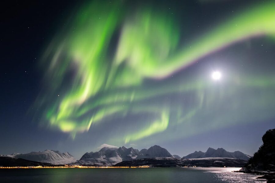 Tromsø: Aurora Borealis, Campfire, Hot Meal, Arctic Tour - The Mercedes Sprinter run, and why it matters