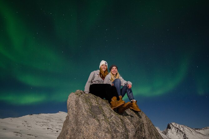 Tromsø: Aurora Magic Northern Lights Tour with Photos - Bus, Group Size, and Night Comfort: Small Details That Matter
