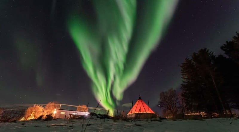 Tromsø: Aurora Safari Chase by big bus with Camp meal - The onboard ride, plus that helpful northern-lights warm-up