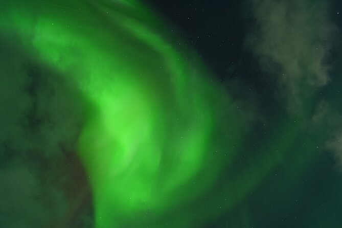 Tromsø: English/Spanish Aurora Pathfinder Tour with Photos - Staying Warm: Thermal Suits and Hot Drinks (But Bring Your Own Boots)