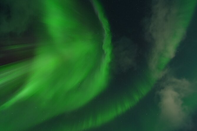 Tromsø: English/Spanish Aurora Pathfinder Tour with Photos - Comfort and Timing: Heated Minibus, Small Group, Late Night Reality