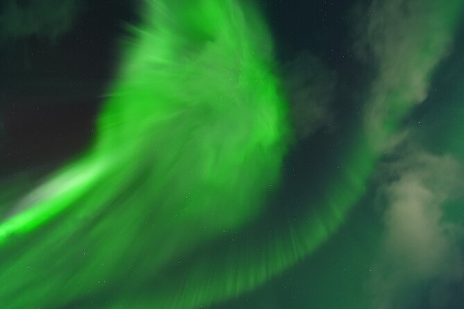 Tromsø: English/Spanish Aurora Pathfinder Tour with Photos - Guide Power: Roberto’s Drive-Guide-Photographer Approach
