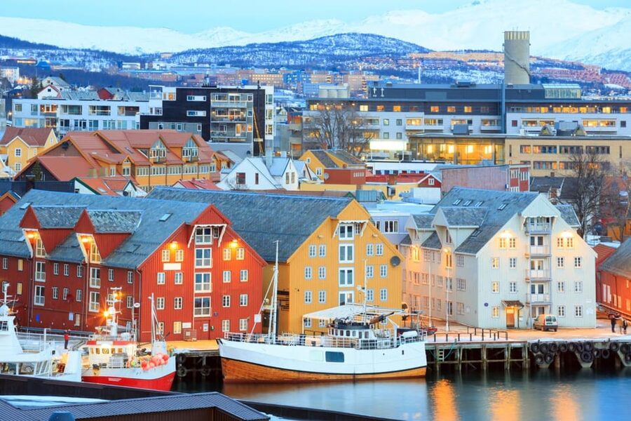 Tromso: Express Walk with a Local in 60 minutes - Northern Lights Perspective, Even If You See Clouds